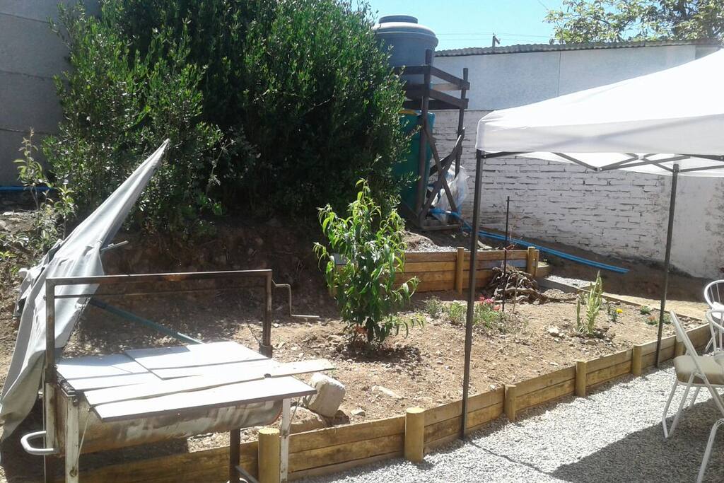 Costado asadera y terraza
