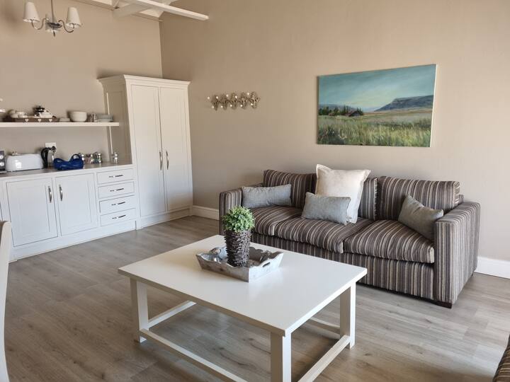 Blush Self-catering Apartment In The Heart Of Town - Clarens