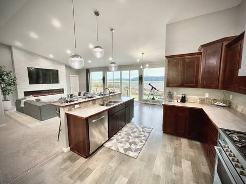 4BR W/ View, Crater Lake, Running Y Resort House