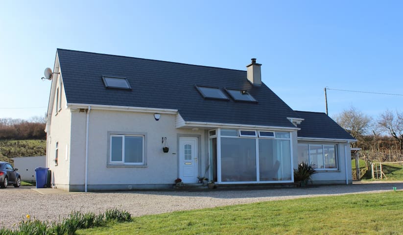 Friendly Fuchsia House near Wild Atlantic Way