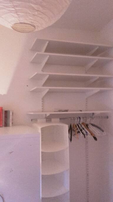 Schrank im Zimmer