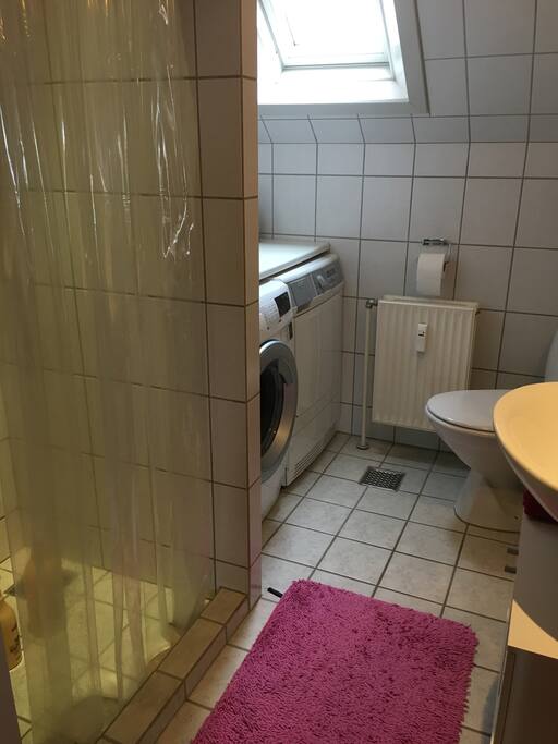 Bathroom 1/2