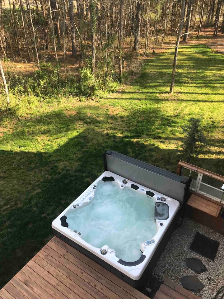 Private Paradise (Sleeps 8 comfortably) + HOT TUB