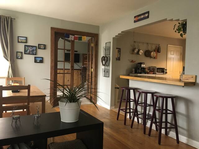 Quiet Private Room Near Downtown