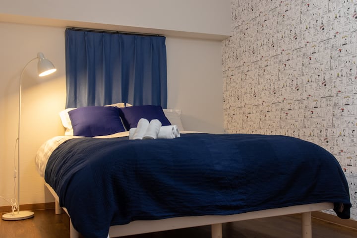 Chambre en papier peint somptueux - Lit double 1/F
