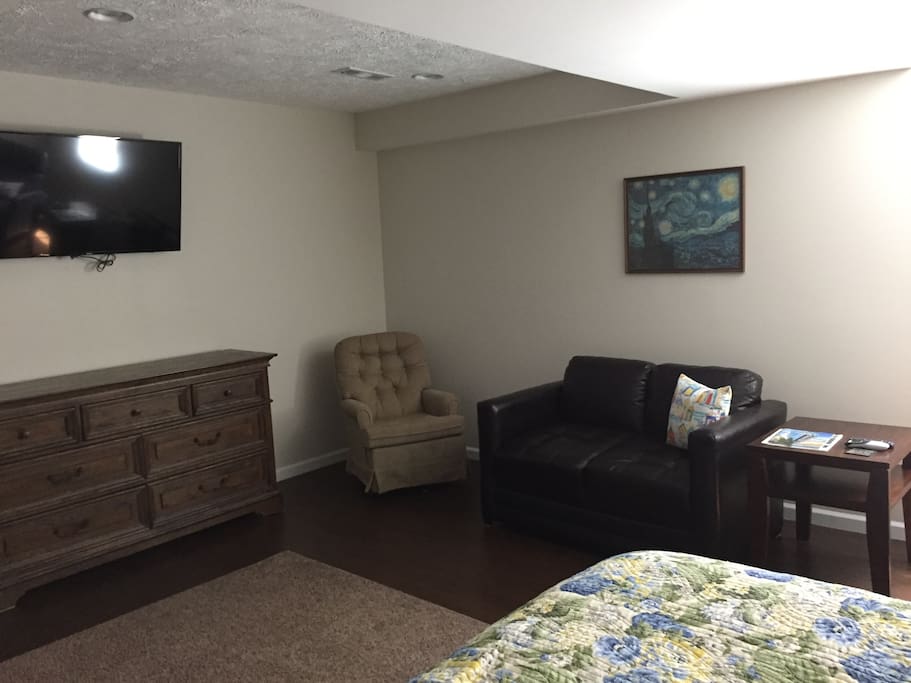 17 x 17 bedroom