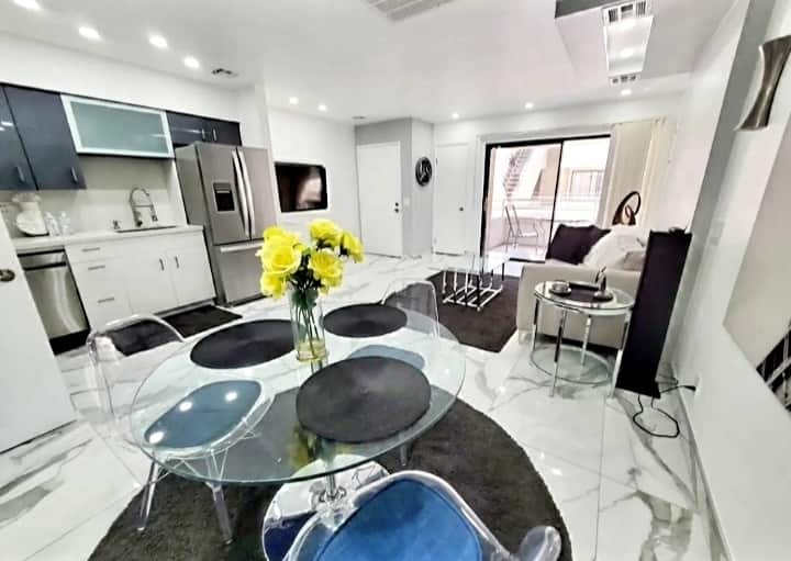 ***Downtown Biarritz  Pool  Spa's  Tennis*** - Palm Springs, CA