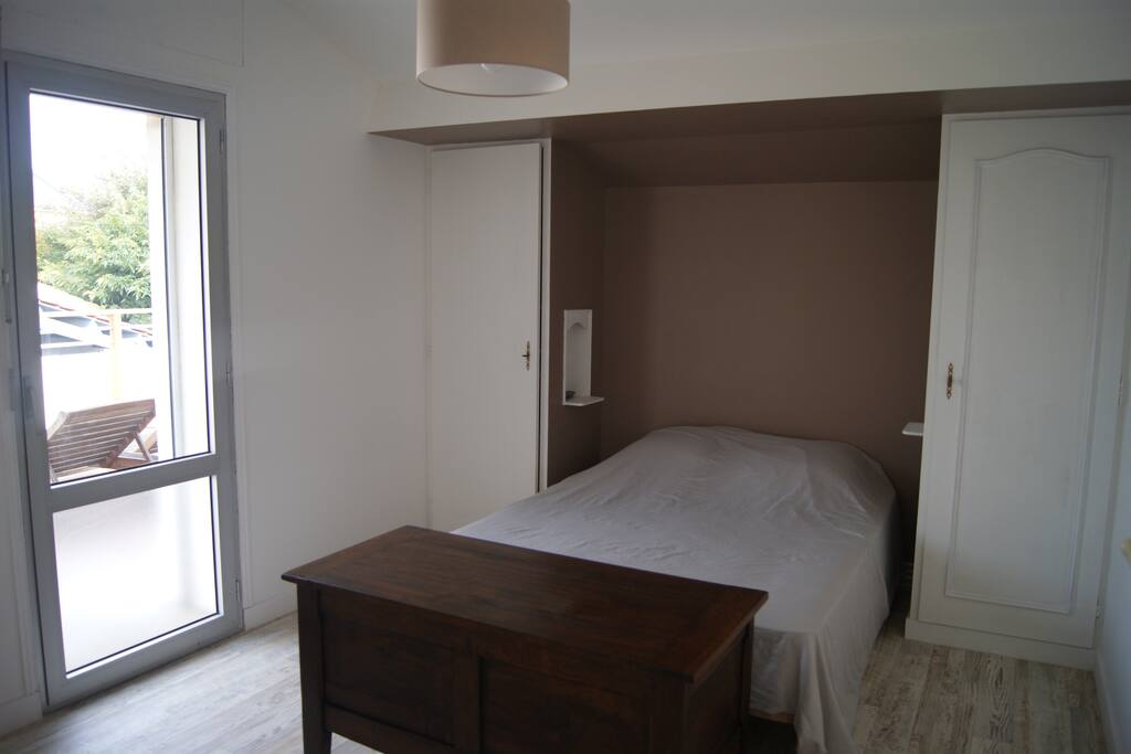 Chambre 1 donnant sur terrasse