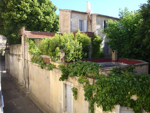 Annonce Airbnb populaire: Historic Avignon: Charming à Avignon