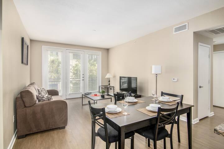 2 /2 + den King |Queen |2 twins |AMAZING LOCATION gallery image 4