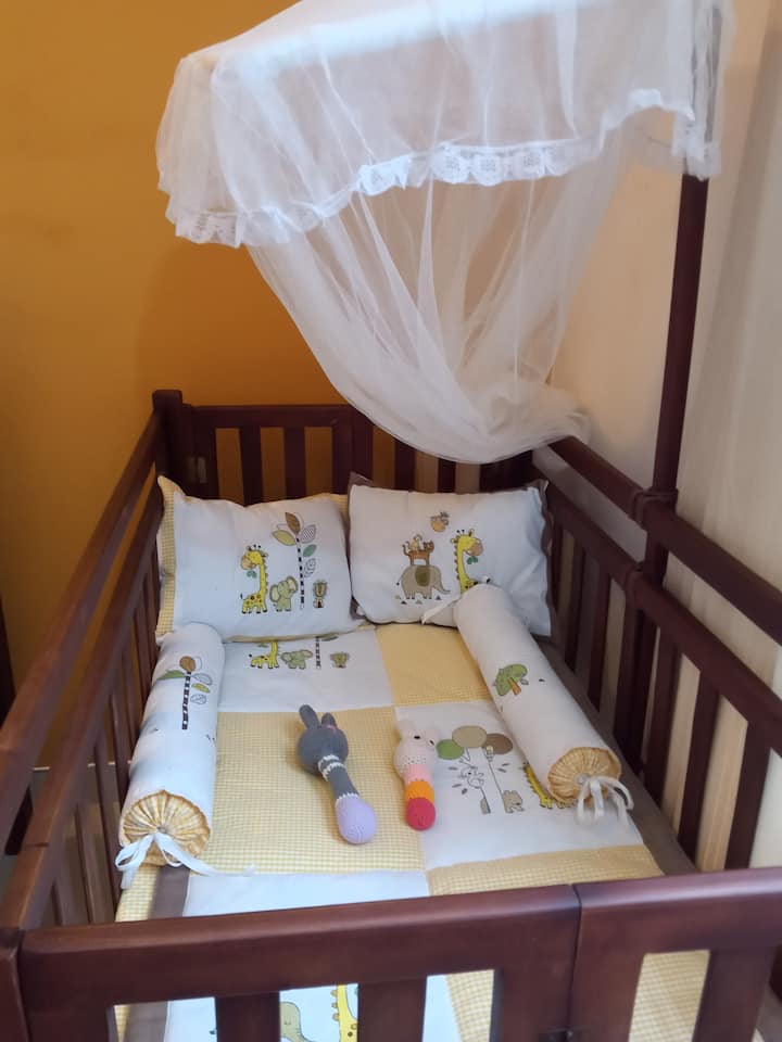 Krevetić s mrežom za komarce i jastucima, navlaka za dječji krevetić