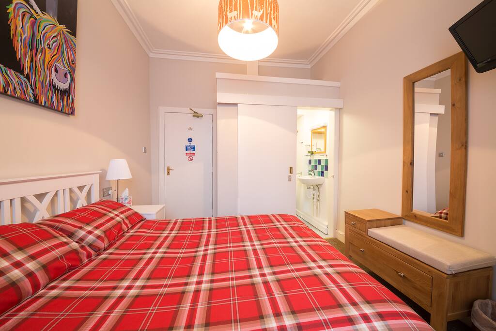 Room 7 - small double