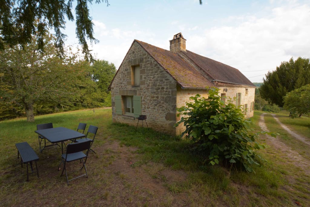 La maison, en pierres du pays !