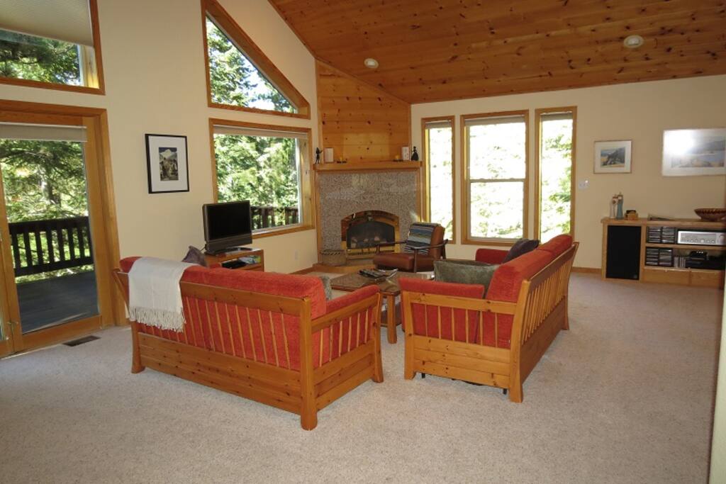 Livingroom- view 2