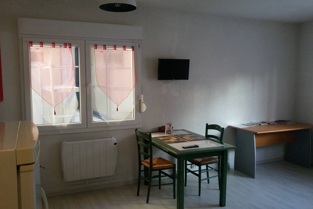 Coin cuisine avec TV