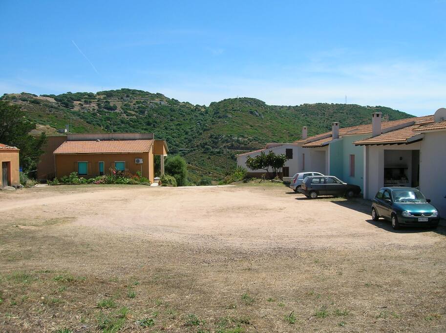 Grande spazio privato davanti casa.