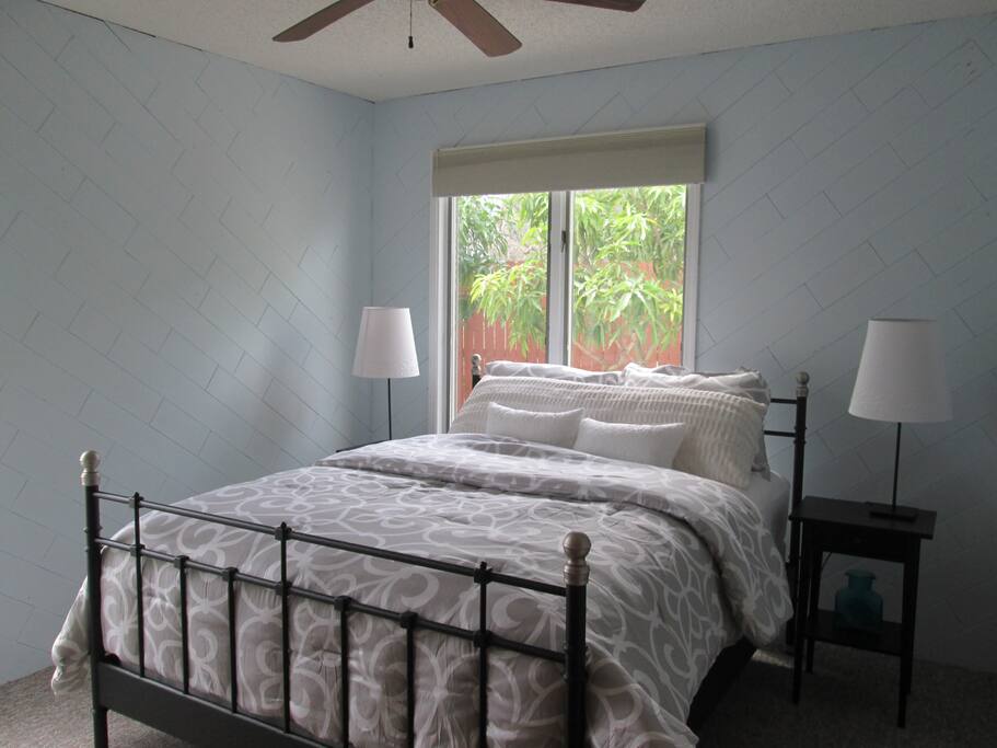 Master bedroom with a queen sized bed