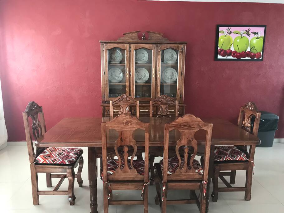 Comedor para 6 personas con loza y utensilios