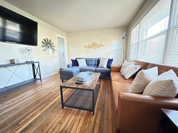 Group & Pet Friendly! Ranch On 1 Acre, Huge Yard! - Roswell, GA
