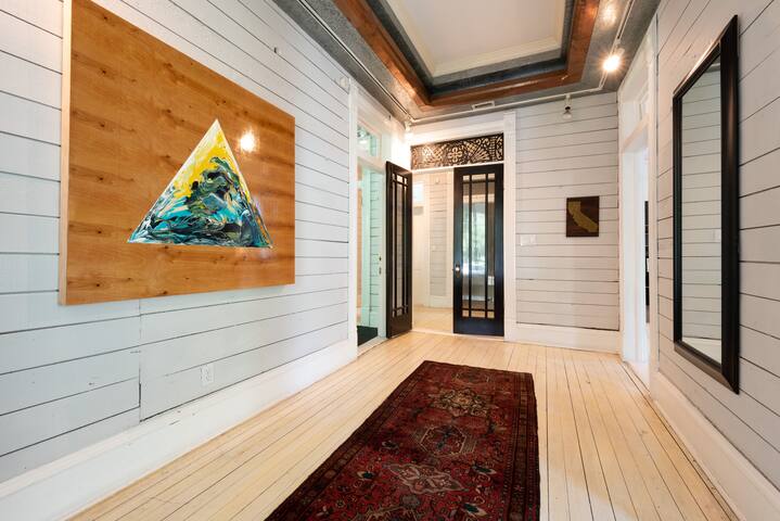 Art palace in the heart of Austin! gallery image 5