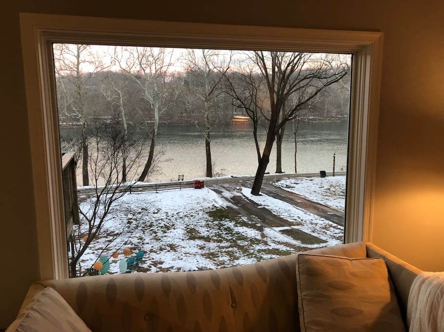 Riverside Retreat on the Deep Water Potomac Houses for Rent in