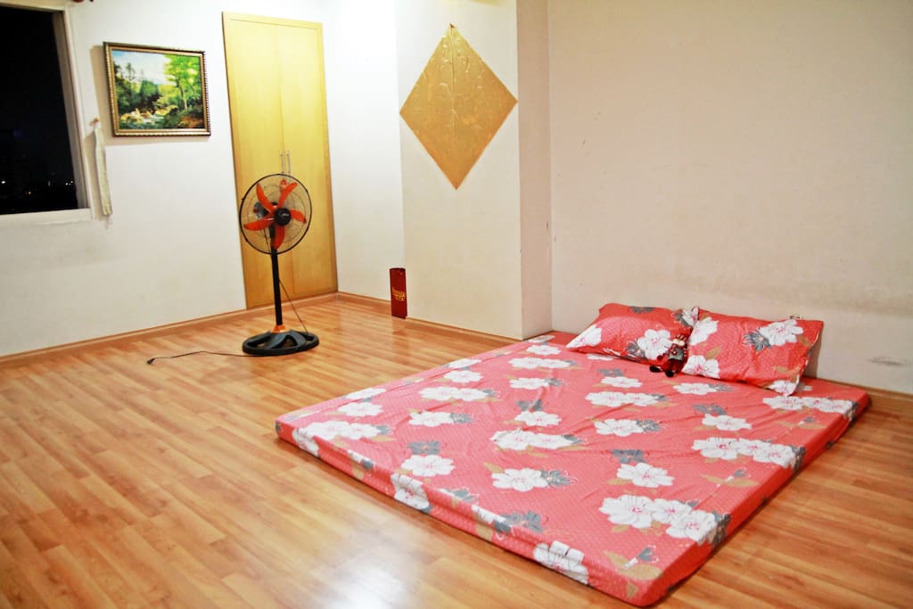 Big bedroom of 30m2. Has big window, 1 king size mattress, 1 closet, 1 fan and conditioner. Suitable for 2-3 people.