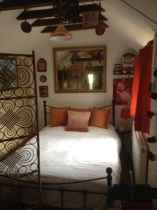 Lovely soft bed 'n' linen