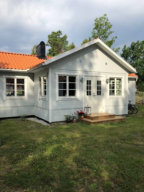 Own coastal cottage in the middle of the best Ljugarn