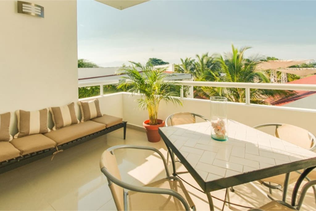 Beautiful Terrace for al-fresco eating