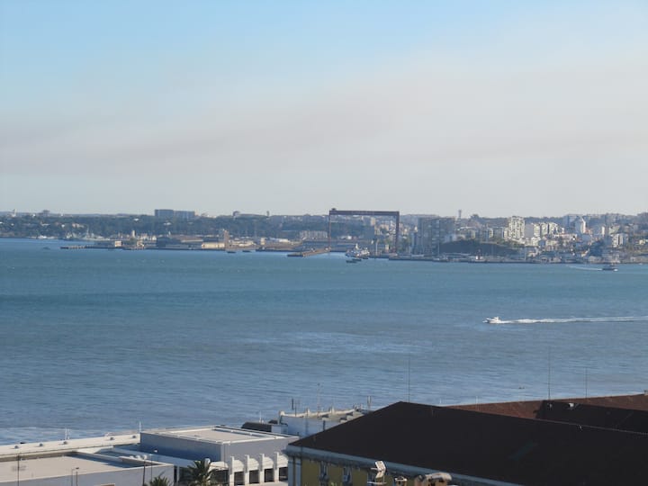 Appartement Central En Duplex Avec Vue Sur Le Fleuve - Lizbon