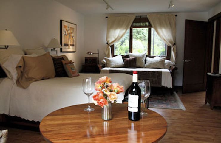 Gorgeous Garden Suite in Bolinas