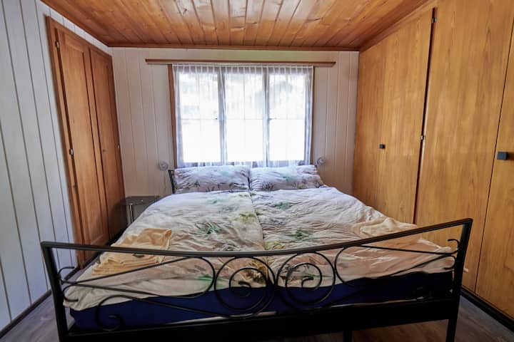 2号卧室配有双人床180x200厘米 
带阁楼