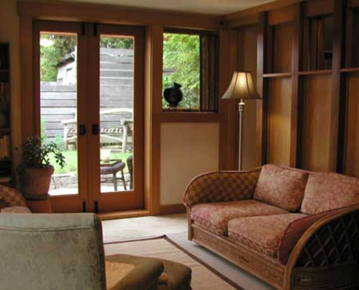 The Cottage (No cleaning fee)
