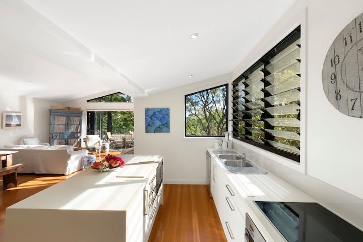 Whale Beach Pittwater Views- By Escape Vacations