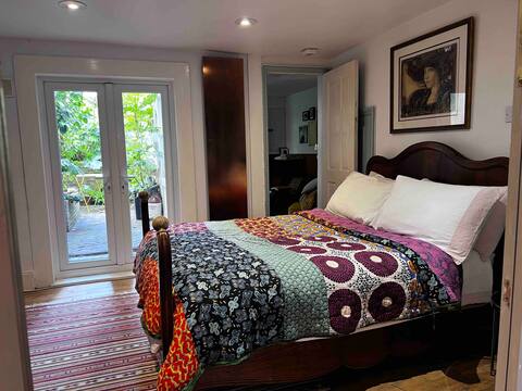 Eclectic garden flat 5 mins from the seaside