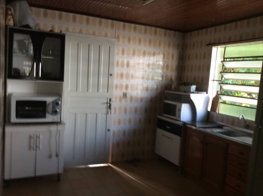 Cozinha completa.