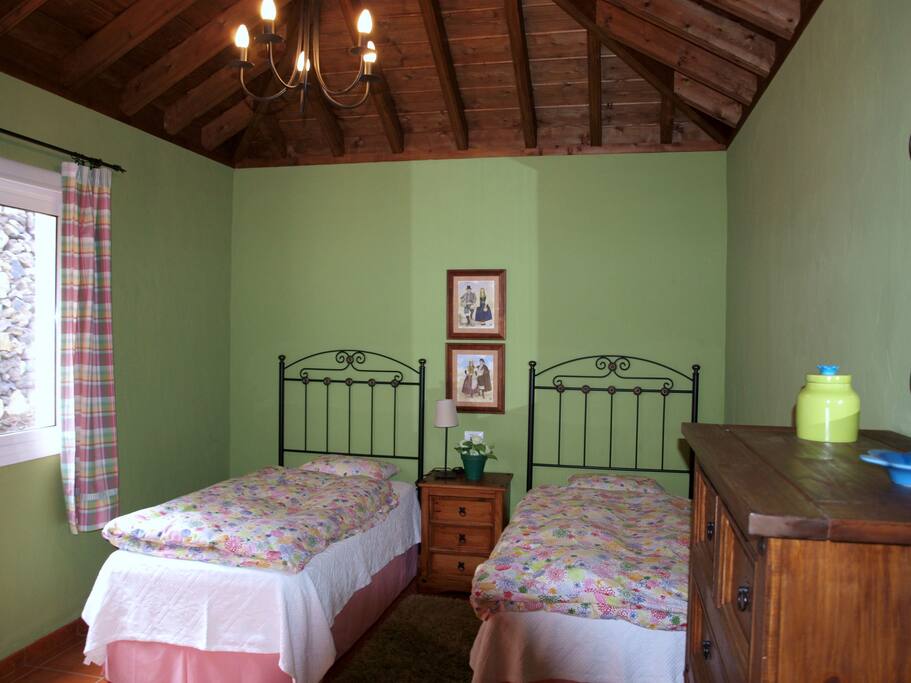habitación para dos personas camas de 0.
90cm
