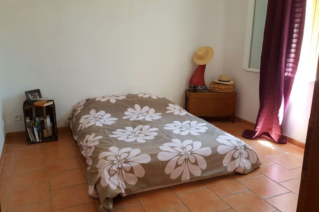 Chambre 2 personnes lit au sol