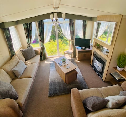 Popular Airbnb listing: Swift Bordeaux Caravan with Decking in Skegenss in East Lindsey