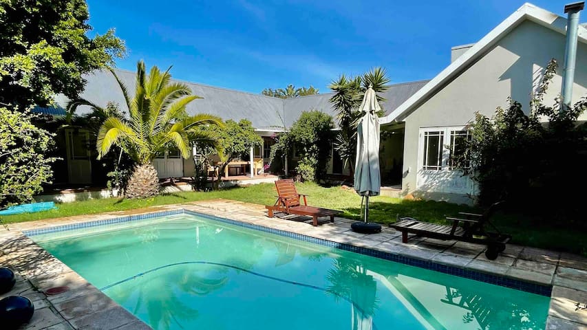 Stunning Home Two Minutes From Beach With Big Pool