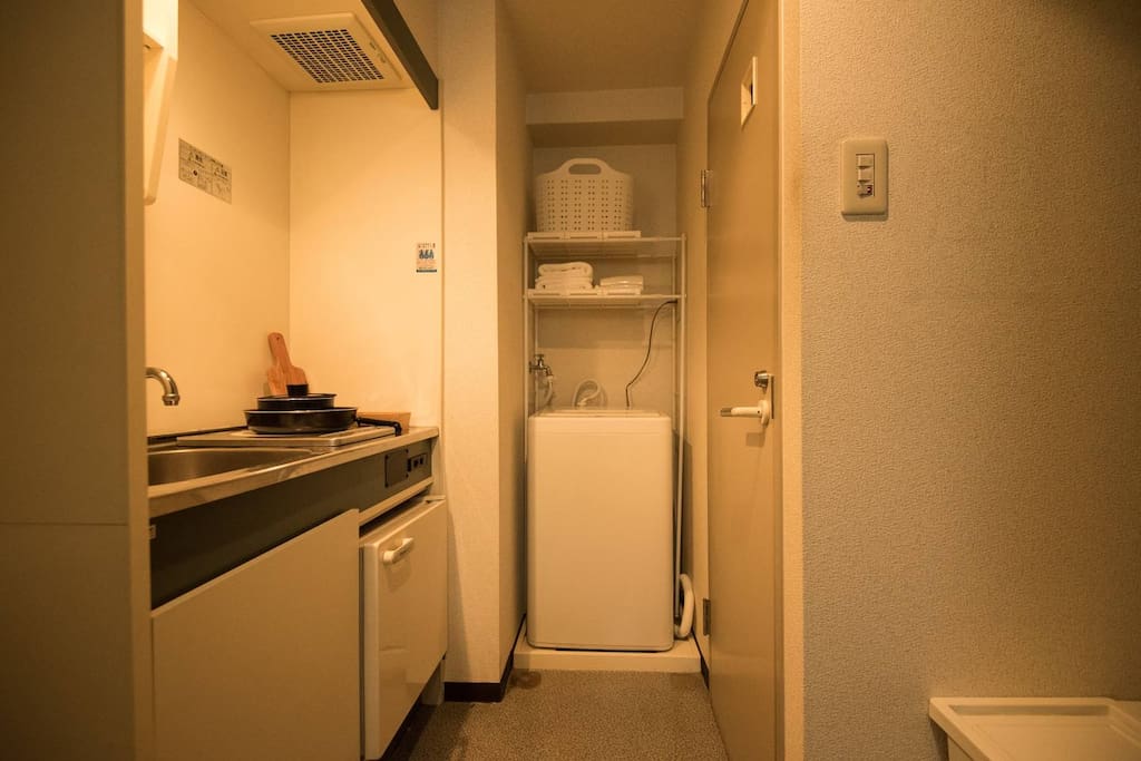 This is kitchen and washing machine.厨房和洗衣机。
