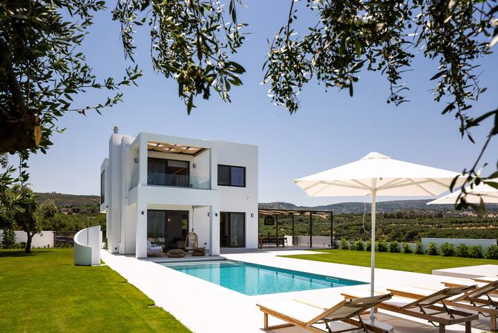 New Spacious Villa With Stunning views