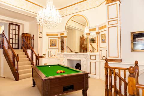 Luxury, very spacious historic apartment & terrace