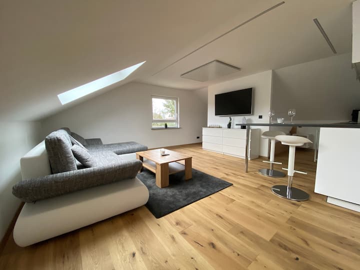 Uraha Apartments Dachgeschoss Studioapartment Lofts for Rent in