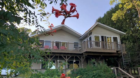 Lakefront Adirondack, private beach❤ +kayaks, Wifi