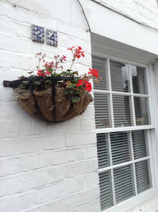 Pretty cottage.