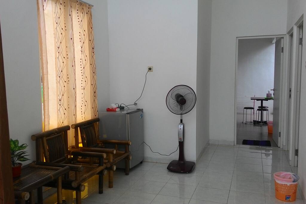 Spacious living room