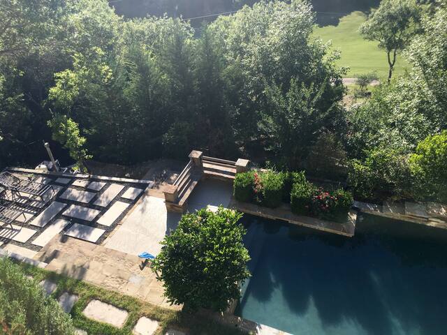 Bohemian lounge, bar, grill, pool & spa, 2 bdrms gallery image 3