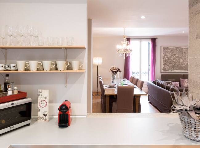 Baroque – Spacious and bright apartment gallery image 2