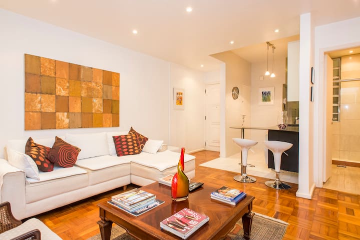 Leblon 3 quartos, luxo, ar split, wifi, tv a cabo